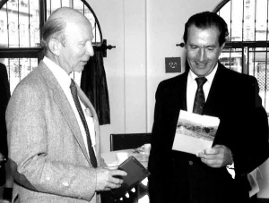 Rodrigo Borja, president of Ecuador from 1988 to 1992,  receives a Bible from Norm Emery after awarding HCJB with a plaque recognizing its excellence in serving the Ecuadorian people.